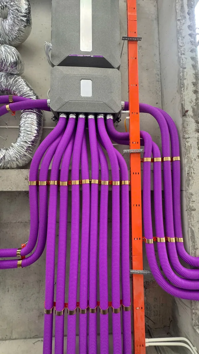 CyberVent air distributor with supply and return ducts installed in the ceiling